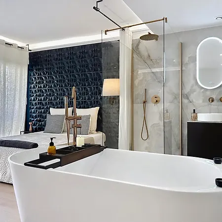 Apartment Studioluxcannes - Premium Avec Baignoire A Cannes, A 2 Min Et Palais Des Festivals