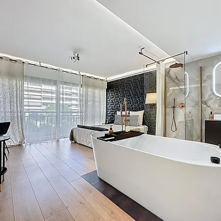 Apartment Studioluxcannes - Premium Avec Baignoire A Cannes, A 2 Min Et Palais Des Festivals *