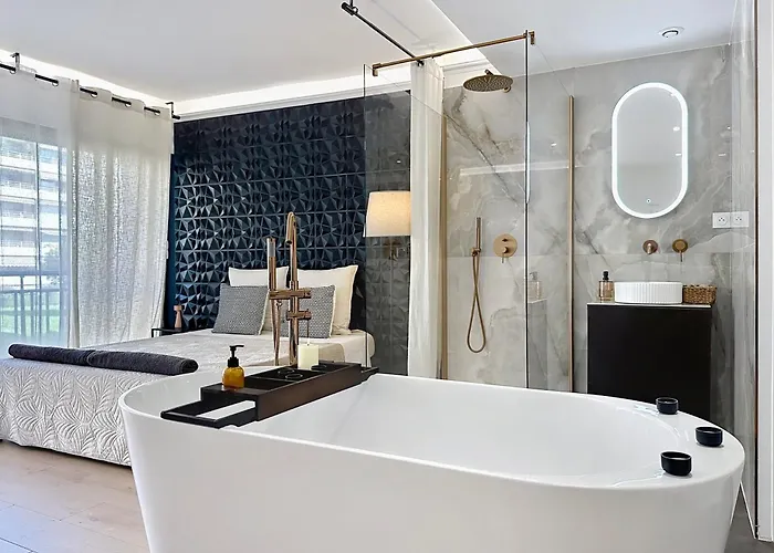 Appartement Studioluxcannes - Premium Avec Baignoire A Cannes, A 2 Min Et Palais Des Festivals
