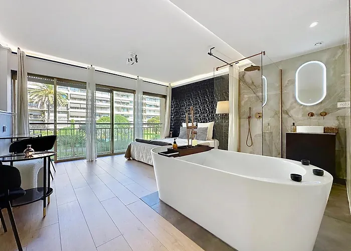 Studioluxcannes - Premium Avec Baignoire A Cannes, A 2 Min Et Palais Des Festivals *